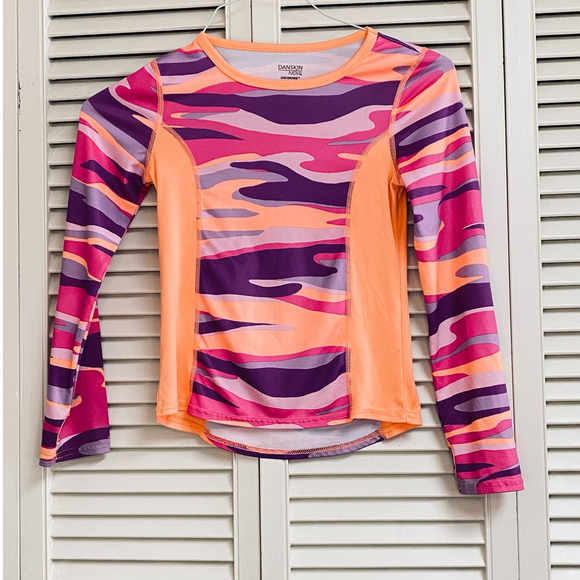 Danskin Activewear Top with Thumb Holsters - Picture 2 of 8